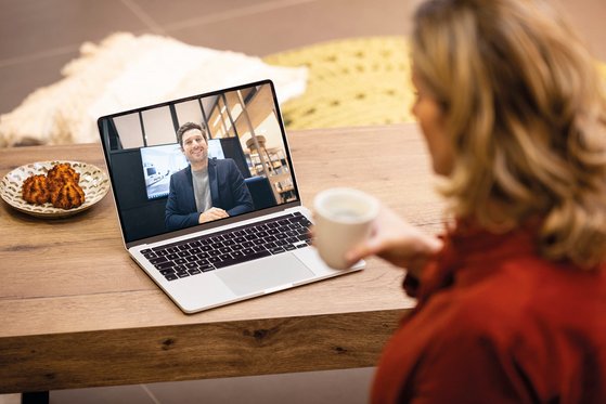 Keukenadviseur in gesprek met klant