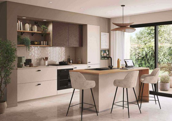 Gezellige zandkleurige keuken