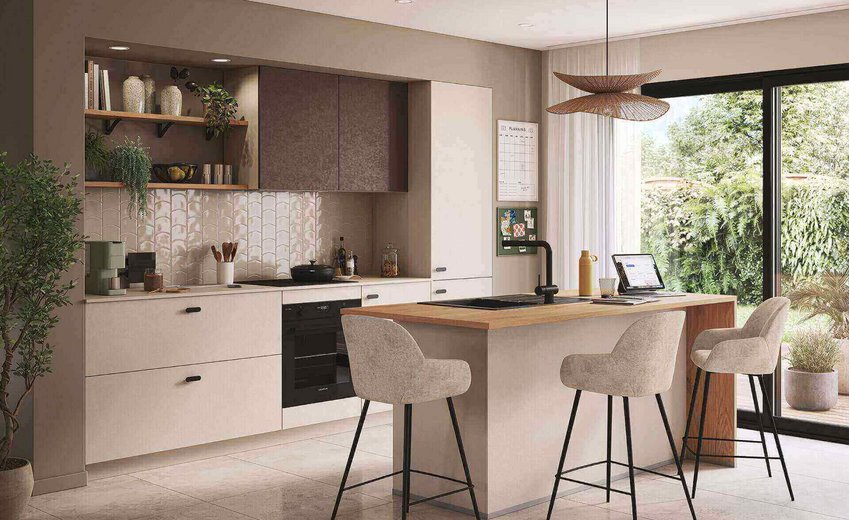 Gezellige zandkleurige keuken