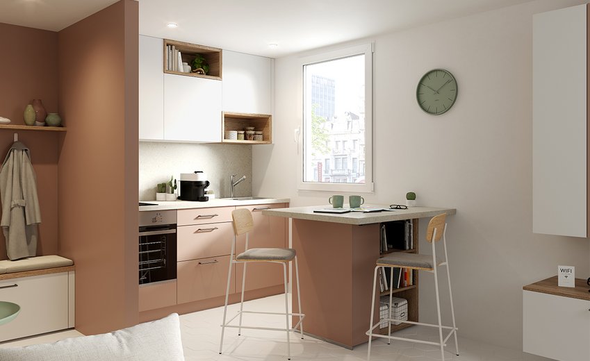 Mini-cuisine moderne et optimisée dans des tons rose poudré et blanc, intégrant un coin repas compact et chaleureux.